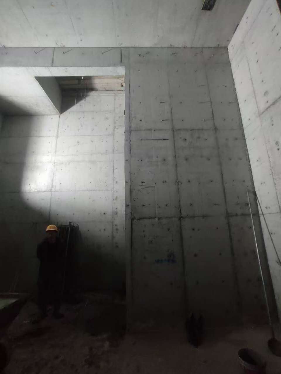 掇刀墙上开槽钢筋断了有影响吗